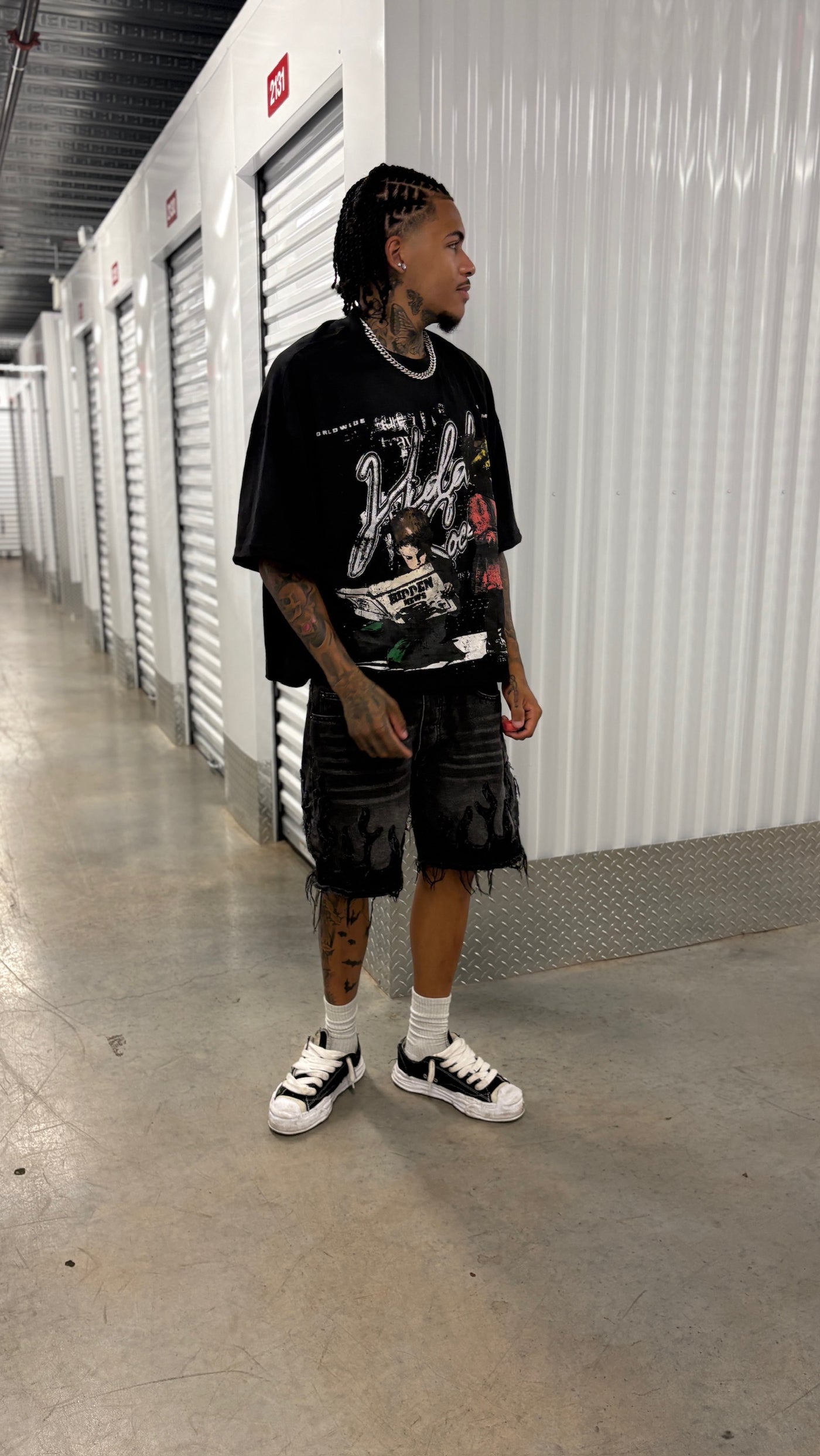 HIDDEN NEWS TEE - BLACK
