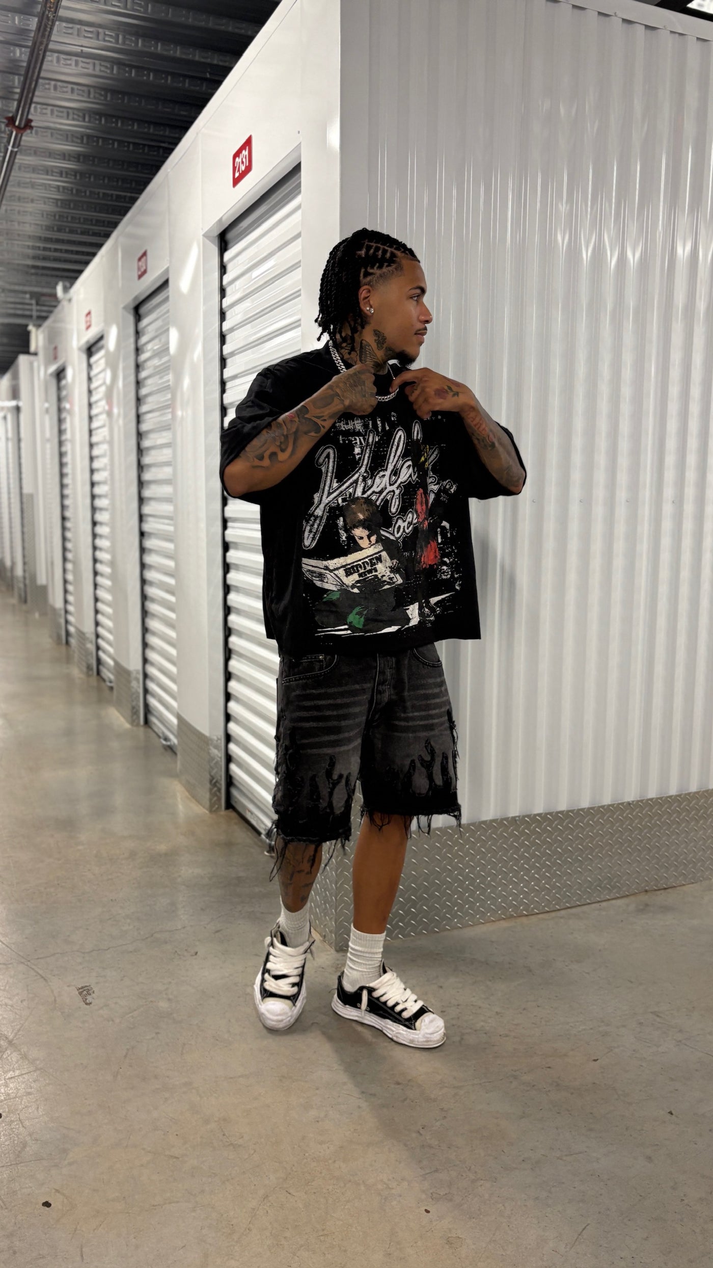 HIDDEN NEWS TEE - BLACK